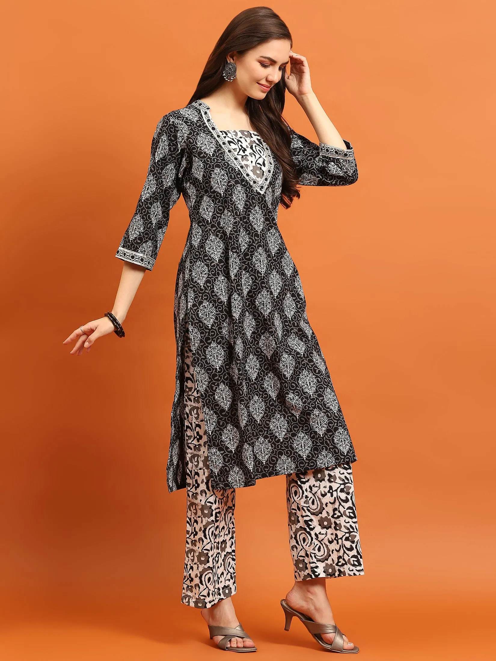 Indiessence Women Black Floral Printed Kurta Comfort Pant Dupatta