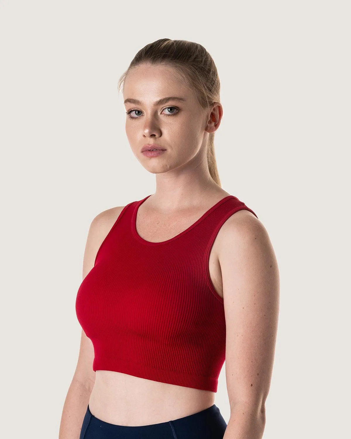 PERFORMANCE TRAINING CROP TEE - RED